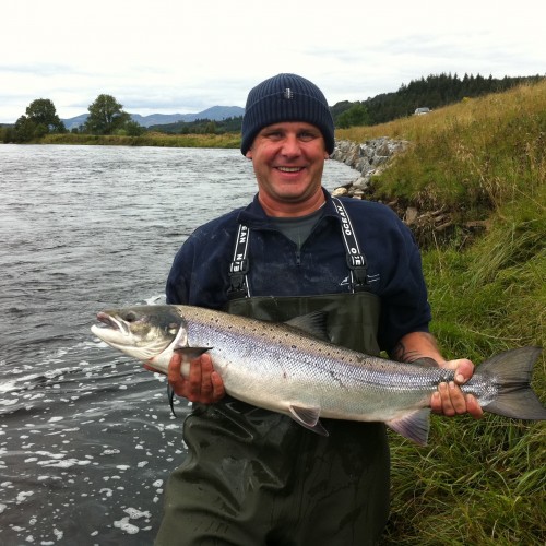This angler's wife had purchased a gift voucher for his Christmas for a guided day on the River Tay in Perthshire. He ended up landing 3 perfect Autumn salmon by 5pm. This was number 3 from the 'Guay Pool' near Dunkeld.