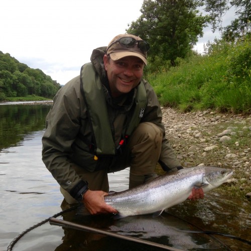 This fine fish was caught while commuting this River Tay guided salmon fishing guest downstream in the boat by flicking a spinning lure over the stern of the boat and letting it flutter in the stream. The lure was deployed slightly above where there was a sharp river bed drop off from 5ft of water down to 20ft at the Rock Pool on Upper Kinnaird. Overall lure troll time to cover this salmon lie is 45 seconds and this fine Tay salmon hit the lure after 15 seconds.